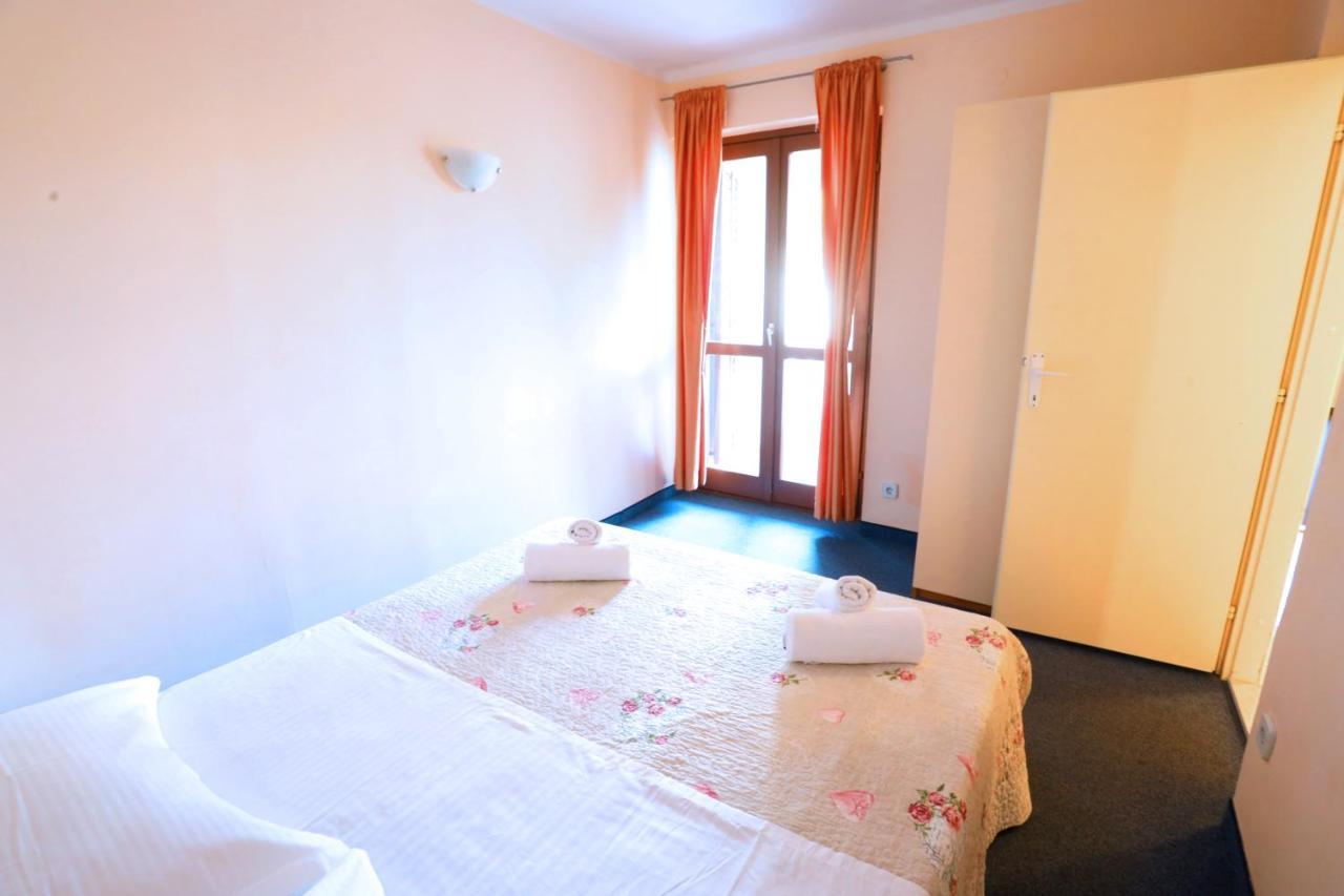 Beach Apartments Vlado Podstrana Bagian luar foto